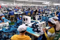 Sản xuất hàng may mặc xuất khẩu tại Công ty may mặc New Apparel, Khu công nghiệp Bắc Đồng Phú, tỉnh Bình Phước. (Ảnh: Dương Chí Tưởng/TTXVN)