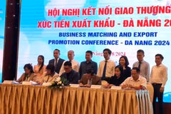 Các doanh nghiệp ký kết Hợp đồng nguyên tắc/Biên bản ghi nhớ cung ứng sản phẩm, dịch vụ. (Ảnh: Cổng Thông tin Điện tử thành phố Đà Nẵng)
