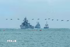 Tàu chiến Nga tham gia tập trận hải quân trên Biển Đen, ngoài khơi cảng Sevastopol thuộc Crimea, ngày 12/2/2022. (Ảnh: AFP/TTXVN)