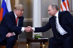 Tổng thống Nga Vladimir Putin (phải) và Tổng thống Mỹ Donald Trump tại hội nghị thượng đỉnh ở Helsinki, Phần Lan ngày 16/7. (Ảnh: AFP/TTXVN)