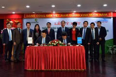 Lãnh đạo hai bên tham gia ký kết. (Nguồn: Vietcombank)