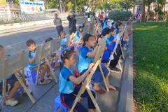 Các em thiếu nhi tham gia Cuộc thi vẽ tranh "Em yêu Hà Nội - Thành phố vì hòa bình" năm 2020. (Ảnh: Nguyễn Cúc/TTXVN)