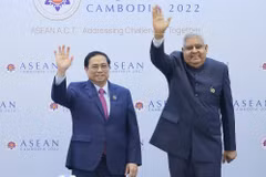 Thủ tướng Phạm Minh Chính gặp Phó Tổng thống Ấn Độ Jagdeep Dhankhar. (Ảnh: Dương Giang/TTXVN)