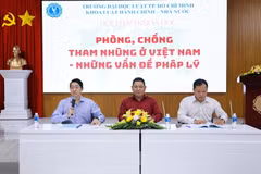 Ban chủ tọa hội thảo khoa học 'Phòng, chống tham nhũng ở Việt Nam-Những vấn đề pháp lý.' (Ảnh: Thành Chung/TTXVN)
