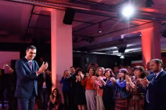 Nhà lãnh đạo của Đảng Công nhân Xã hội Tây Ban Nha, Pedro Sanchez, vận động tranh cử ở Madrid vào tháng Chín vừa qua. (Nguồn: Getty Images)
