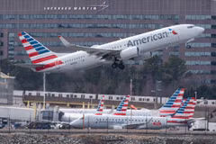 Máy bay Boeing 737 của American Airlines cất cánh từ sân bay quốc gia Ronald Reagan Washington ở Arlington, bang Virginia, Mỹ ngày 11/3. (Nguồn: AFP/TTXVN)
