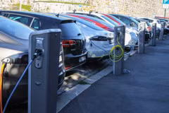 Các xe điện và hybrid tại châu Âu sẽ phải có các tính năng bảo đảm an toàn mới. (Nguồn: Yahoo News UK)