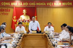 Ông Hoàng Trũng Dũng - Bí thư Tỉnh ủy Hà Tĩnh phát biểu tại buổi làm việc. (Ảnh: Công Tường/TTXVN)