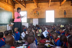 Malawi đã ban hành quy định cấm bán thực phẩm trong các trường tiểu học và trung học trước thềm năm học mới, bắt đầu từ ngày 10/10/2022, trong bối cảnh dịch tả đang bùng phát tại nước này. (Ảnh: AFP/TTXVN)