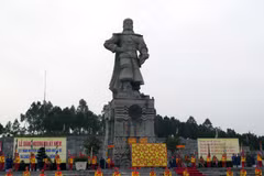 Lễ kỷ niệm 227 năm Nguyễn Huệ lên ngôi Hoàng đế và chiến thắng Ngọc Hồi-Đống Đa ở Thừa Thiên-Huế. (Ảnh: Quốc Việt/TTXVN).