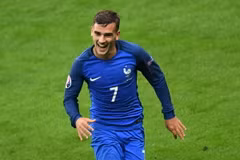 Pha ăn mừng của tiền đạo Antoine Griezmann sau khi ghi bàn bàn thắng nâng tỷ số lên 4-0 với Iceland trong lượt trận tứ kết EURO 2016 diễn ra tại Pháp ngày 3/7. (Nguồn: EPA/TTXVN)