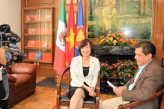Đại sứ Việt Nam tại Mexico Lê Linh Lan tại buổi trả lời phỏng vấn hãng NOTIMEX. (Ảnh: Việt Hòa/Vietnam+)