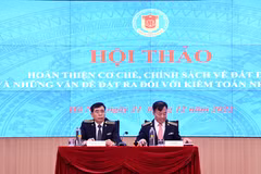 Hội thảo với chủ đề “Hoàn thiện cơ chế, chính sách về đất đai và những vấn đề đặt ra với Kiểm toán Nhà nước,” ngày 21/12. (Ảnh: Vietnam+)