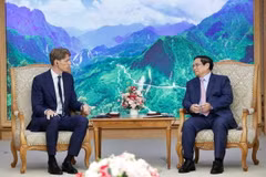 Thủ tướng Phạm Minh Chính tiếp ông Robert Maersk Uggla - Chủ tịch Tập đoàn A.P.Moller Holding (APM Holding) kiêm Chủ tịch Maersk. (Ảnh: Dương Giang/TTXVN)
