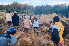 Hiện trường vụ lở đất tại Maip Mulitaka, tỉnh Enga, Papua New Guinea ngày 24/5. (Ảnh: AFP/TTXVN)