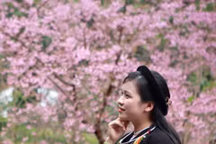 Nét đẹp truyền thống trong trang phục của thiếu nữ Sán Dìu