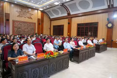 Các đại biểu dự hội nghị tại điểm cầu Hội trường UBND tỉnh Hà Nam. (Ảnh: Thanh Tuấn/TTXVN)