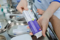 Vaccine Bosstrix phòng bệnh bạch hầu, ho gà, uốn ván được sản xuất tại Bỉ. (Ảnh: Minh Quyết/TTXVN)