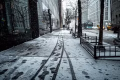 Tuyết rơi liên tục suốt nhiều giờ tại New York. (Nguồn: ABC News)