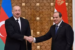 Tổng thống Ai Cập Abdel-Fattah El-Sisi (phải) và người đồng cấp Azerbaijan Ilham Aliyev. (Nguồn: aze)