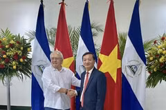 Ông Nguyễn Minh Tâm, Phó trưởng ban Đối ngoại Trung ương gặp Chủ tịch Quốc hội Gustavo Porras. (Nguồn: Báo Quân đội Nhân dân)