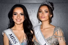 UmaSofia Srivastava và Noelia Voigt cùng từ bỏ vương miện. (Nguồn: Getty Images)