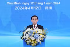 Chủ tịch Quốc hội Vương Đình Huệ phát biểu tại Diễn đàn chính sách, pháp luật thúc đẩy hợp tác đầu tư thương mại Việt Nam-Trung Quốc. (Ảnh: Nhan Sáng/TTXVN)