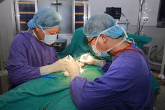 Chuyên gia hàng đầu Hàn Quốc chia sẻ về điều trị thoát vị đĩa đệm 