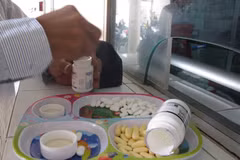 Thuốc ARV cung cấp cho các bệnh nhân. (Ảnh: Phương Vy/TTXVN)