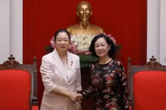 Trưởng Ban Dân vận Trung ương Trương Thị Mai tiếp Hạ Nghị sỹ, Trưởng Ban Vì sự phát triển Phụ nữ Đảng Dân chủ Tự do Nhật Bản Tsuchiya Shinako. (Ảnh: Phương Hoa/TTXVN)