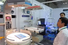 Khách tham quan Triển lãm Quốc tế chuyên ngành Y dược lần thứ 16 tại TP Hồ Chí Minh. (Ảnh: Phương Vy/TTXVN)