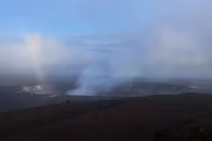 Miệng núi lửa Kilauea trên đảo Hawaii, Mỹ ngày 7/5. (Ảnh: AFP/TTXVN)