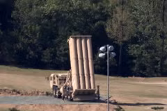 Hệ thống THAAD được vận chuyển tới Seongju, Hàn Quốc ngày 1/5. (Nguồn: EPA/TTXVN)