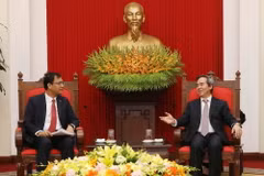 Ông Nguyễn Văn Bình, Ủy viên Bộ Chính trị, Bí thư Trung ương Đảng, Trưởng Ban Kinh tế Trung ương tiếp ông Sanket Ray, Tổng giám đốc Công ty trách nhiệm hữu hạn nước giải khát Coca-Cola Việt Nam. (Ảnh: Phương Hoa/TTXVN)