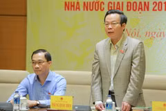 Phó Chủ tịch Quốc hội Phùng Quốc Hiển phát biểu tại cuộc họp. (Ảnh: Dương Giang/TTXVN)