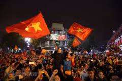 Người dân ăn mừng chiến thắng của U23 Việt Nam. (Ảnh: Minh Sơn/Vietnam+)