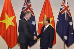 Thủ tướng Nguyễn Xuân Phúc tiếp ông Tony Smith, Chủ tịch Hạ viện Australia đang thăm chính thức Việt Nam. (Ảnh: Thống Nhất/TTXVN)