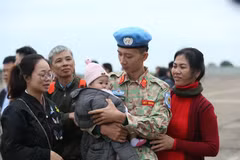 [Photo] Chia tay cán bộ bệnh viện dã chiến lên đường đi Nam Sudan