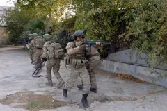 Binh sỹ Thổ Nhĩ Kỳ triển khai tại Tal Abyad, miền Bắc Syria ngày 18/10. (Ảnh: THX/TTXVN)