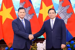 Thủ tướng Phạm Minh Chính và Thủ tướng Campuchia Samdech Hun Manet tại hội đàm. (Ảnh: Dương Giang/TTXVN) 