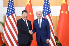 Chủ tịch Trung Quốc Tập Cận Bình (trái) và Tổng thống Mỹ Joe Biden trong cuộc gặp trước thềm Hội nghị thượng đỉnh G20 ở Bali, Indonesia, ngày 14/11/2022. (Ảnh: THX/TTXVN)