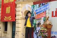 [Photo] Thầy hiệu trưởng nhảy hiphop và beatbox trong lễ khai giảng 