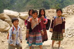 Học trò nghèo vùng cao đến trường. Ảnh minh họa. (Nguồn: Internet)