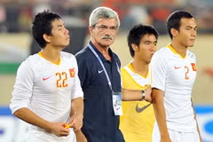 Huấn luyện viên Calisto động viên các cầu thủ U23 Việt Nam. (Ảnh: Quốc Khánh/TTXVN) 