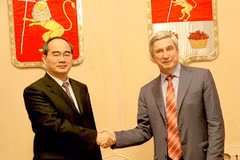 Phó Thủ tướng Nguyễn Thiện Nhân gặp Phó chủ tịch thứ nhất Duma quốc gia Nga Melnikov. (Ảnh: Cao Cường/Vietnam+)