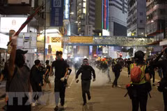Người biểu tình tập trung tại khu vực Vịnh Causeway ở Hong Kong, Trung Quốc. (Nguồn: THX/TTXVN)