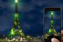Tháp Eiffel chuyển màu xanh để ủng hộ nỗ lực phủ xanh Trái Đất