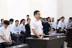 Bị cáo Phan Văn Anh Vũ tại phần tranh luận. (Ảnh: Văn Điệp/TTXVN)