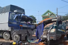 Hiện trường một vụ tai nạn giao thông hai xe tải đấu đầu nhau. (Ảnh minh họa. Nguồn: TTXVN)