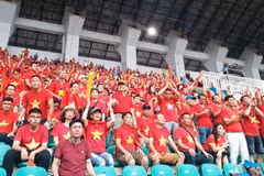 Nhiều cổ động viên đều tin tưởng, các cầu thủ đã là người chiến thắng trong lòng người hâm mộ. (Ảnh: Việt Hùng/Vietnam+)